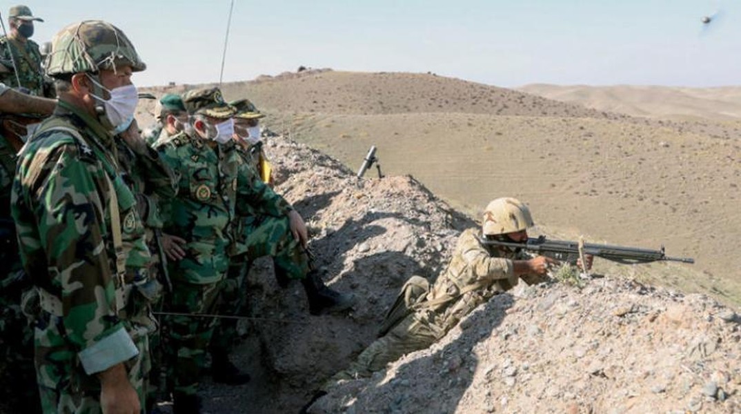 [ẢNH] Trực thăng Iran bắn nhầm quân nhà gây thương vong nghiêm trọng do bị gây nhiễu?