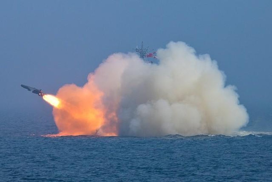[ẢNH] Khó tin: Chiến hạm Nga bắn rơi tên lửa hành trình bằng... pháo 100 mm