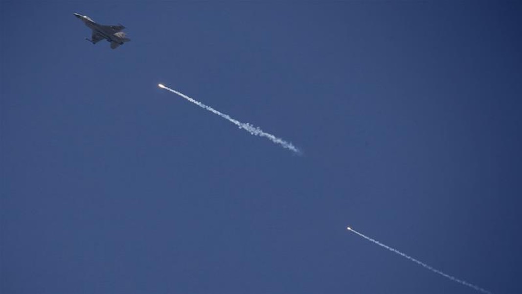 [ẢNH] Tiêm kích Israel tháo chạy khi nhận thấy S-300 Syria được kích hoạt?