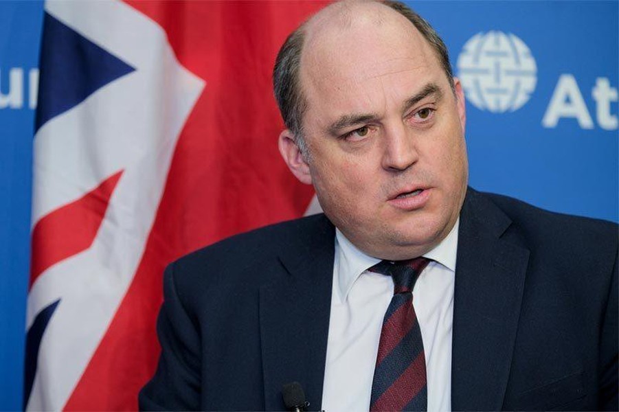[ẢNH] Bộ trưởng Quốc phòng Anh cảnh báo 'vũ khí năng lượng' của Nga