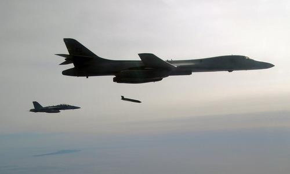 Một cặp oanh tạc cơ B-1B sẽ biến Hạm đội Biển Đen thành 'mục tiêu tập bắn'