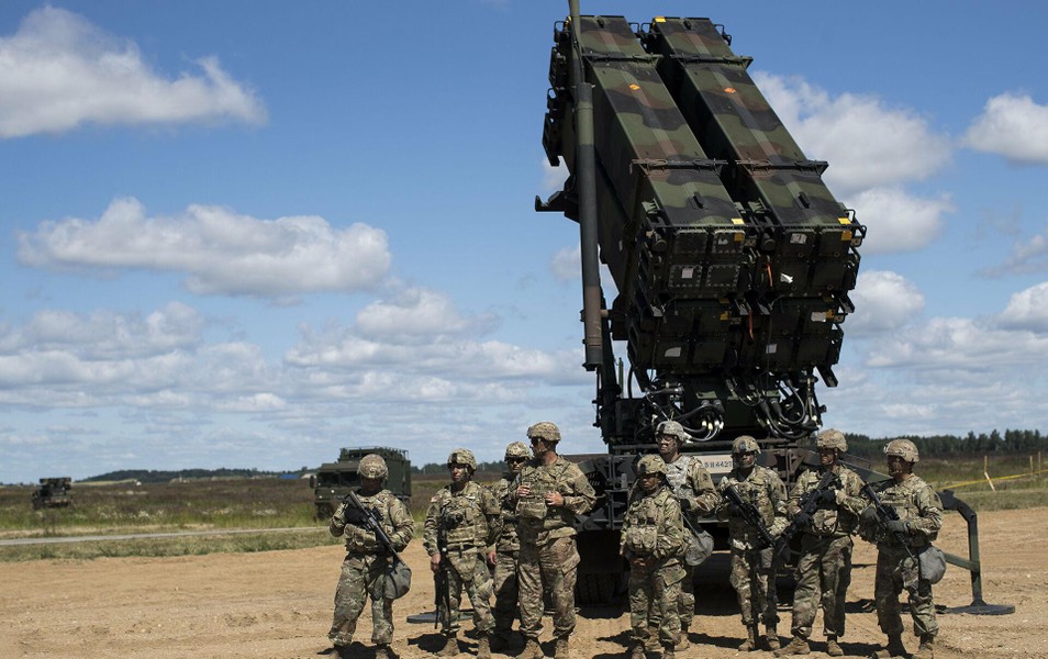 Nối tiếp Javelin, Mỹ sắp gửi tên lửa phòng không Stinger cho Ukraine?