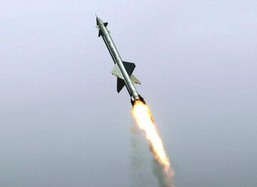 Tên lửa S-25 Berkut xóa sổ oanh tạc cơ siêu thanh XB-70 Valkyrie mà... không cần bắn phát nào