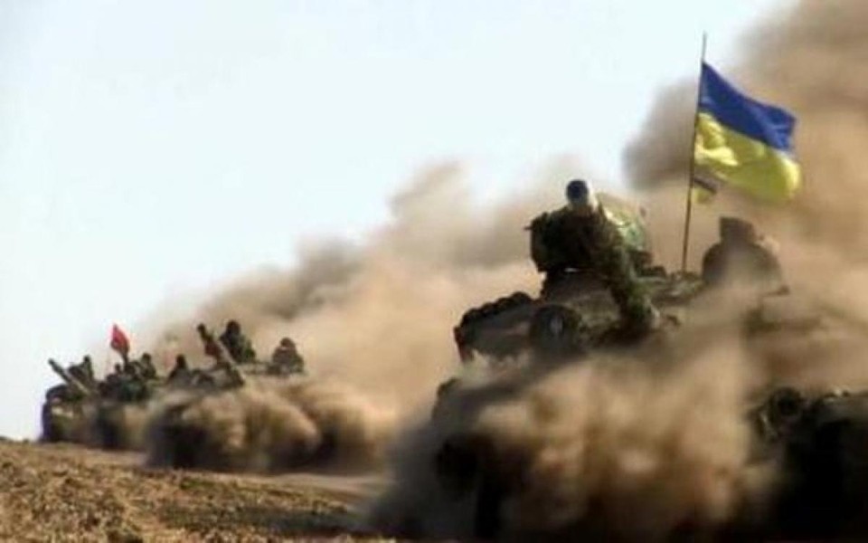Tiểu đoàn xe tăng Ukraine âm thầm áp sát Donbass, chuẩn bị tổng tấn công?