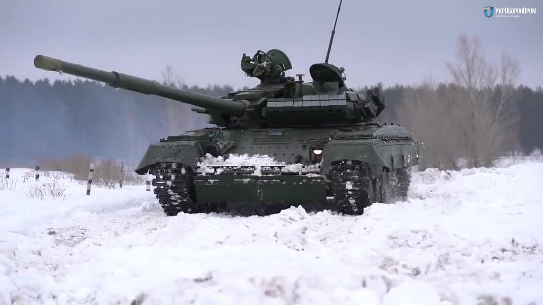 Tiểu đoàn xe tăng Ukraine âm thầm áp sát Donbass, chuẩn bị tổng tấn công?