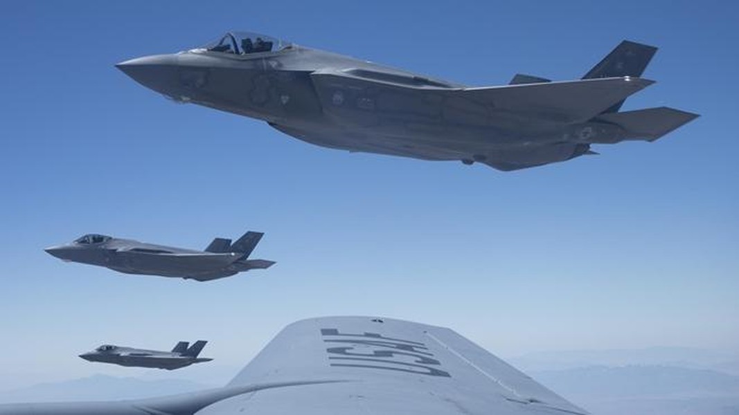 Phi công F-35 Italia xin nghỉ hưu sau cuộc ‘chạm trán hú hồn’ với Su-30SM Nga?