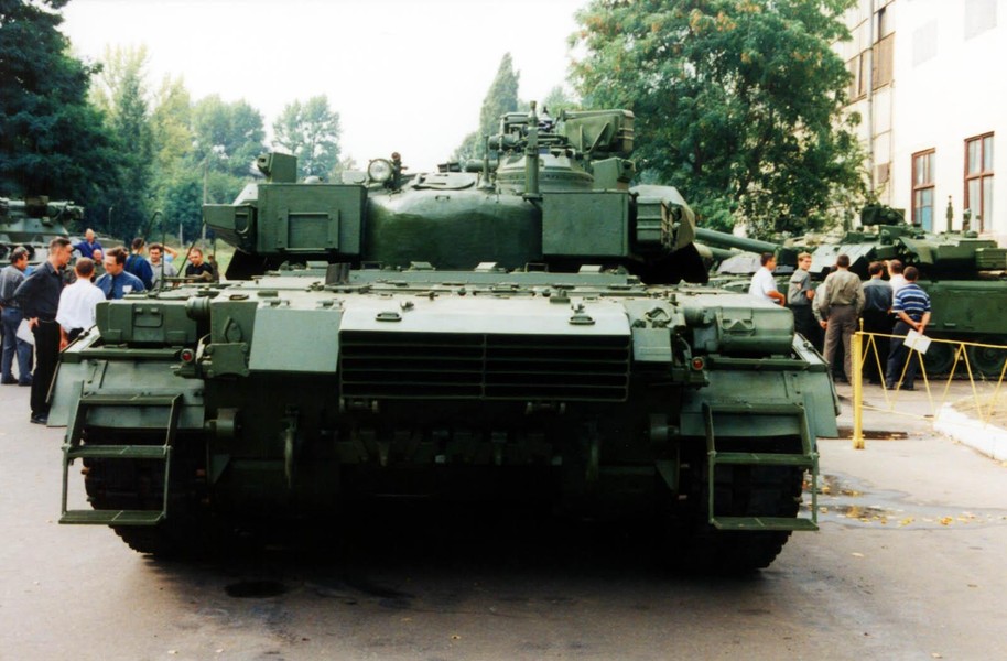 Ukraine tung xe chiến đấu bộ binh mang pháo 125 mm BMT-72 vào chiến trường Donbass?