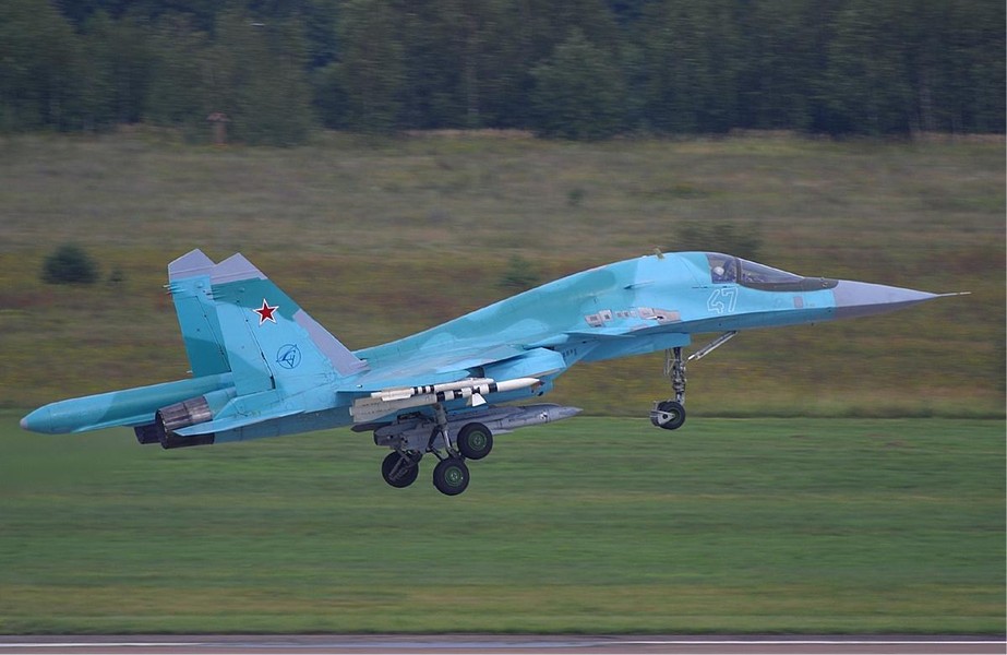 Nếu xung đột xảy ra, oanh tạc cơ Su-34 Nga sẽ loại bỏ phòng không Ukraine trong 24 giờ (?)