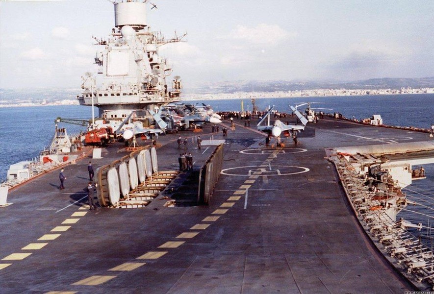 Đô đốc Kuznetsov Nga dựa vào đâu để chống lại siêu tàu sân bay Nimitz Mỹ?