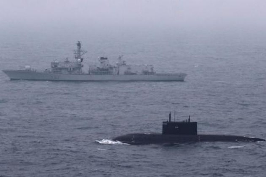 'Tàu ngầm Nga' đâm hỏng sonar khinh hạm Anh... hóa ra chính là tàu của Anh