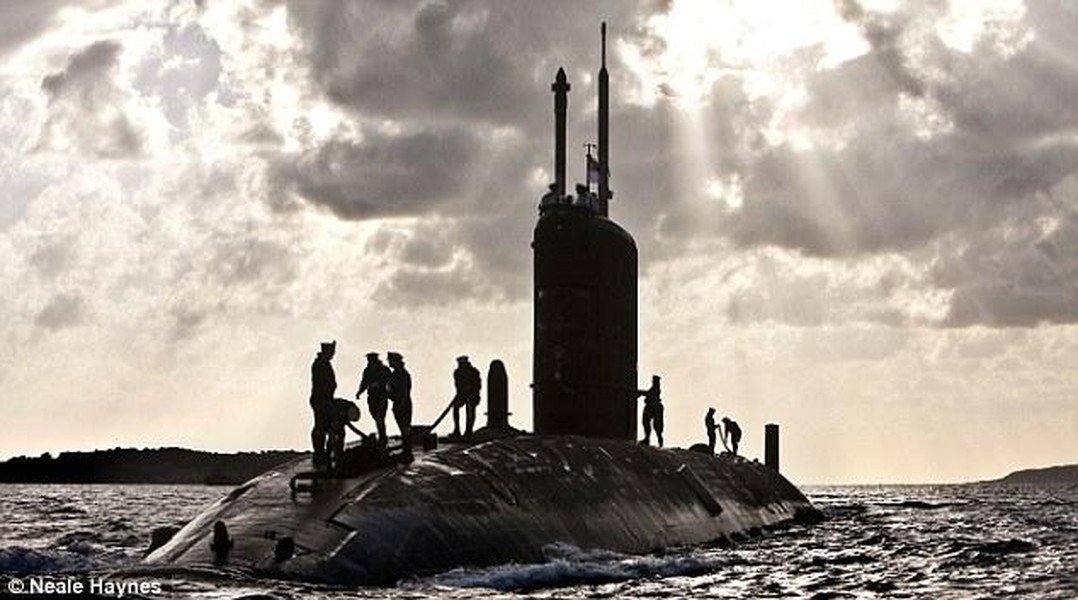 'Tàu ngầm Nga' đâm hỏng sonar khinh hạm Anh... hóa ra chính là tàu của Anh