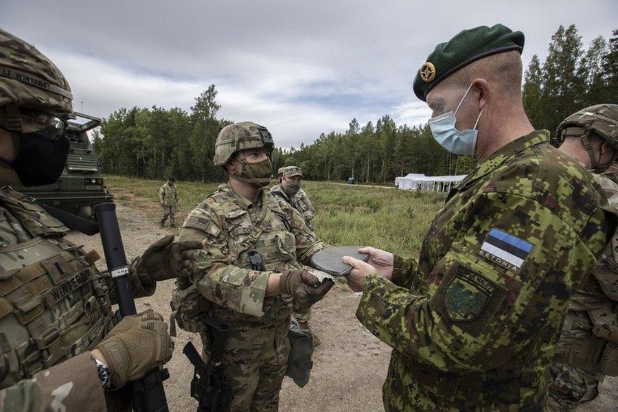 Washington cho phép các nước Baltic chuyển giao vũ khí Mỹ cho Ukraine