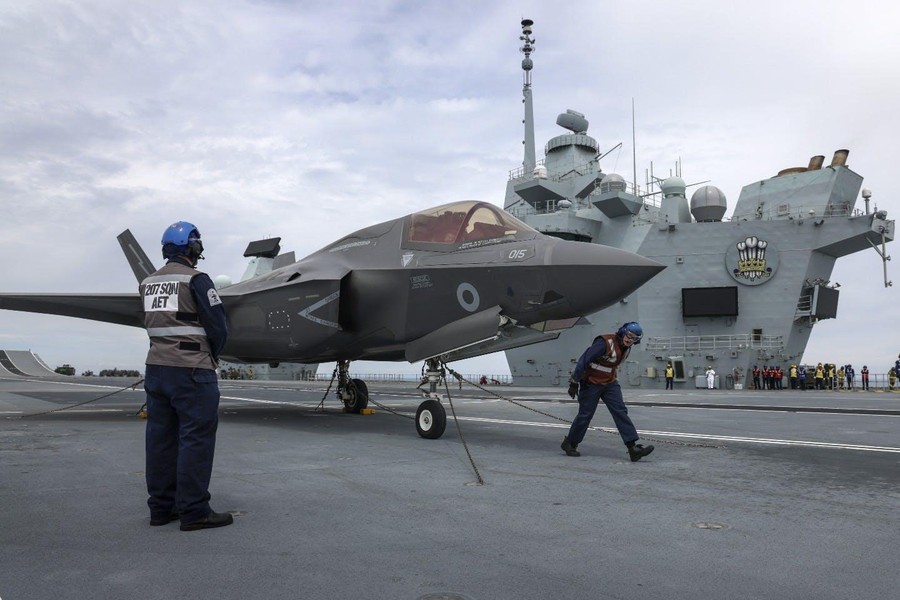 Tàu sân bay HMS Prince of Wales có tránh khỏi sự xấu hổ khi ở ngoài khơi Nga?