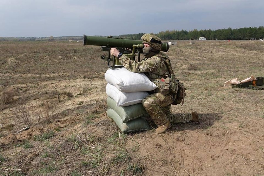 Quân đội Ukraine đang sử dụng mô hình thay cho vũ khí thật