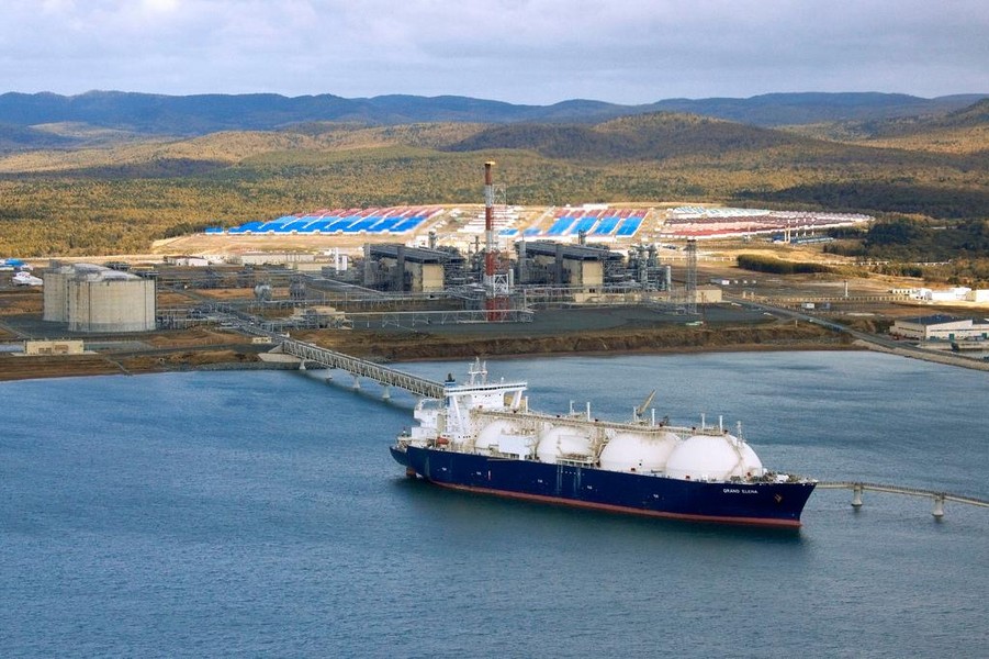 Nguồn cung LNG cho EU tăng vọt làm phá sản kế hoạch của Gazprom