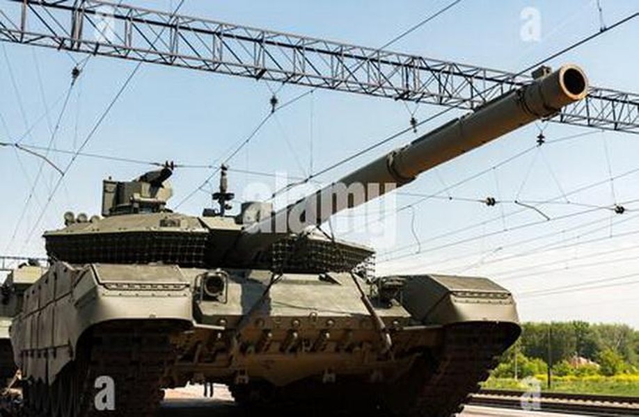 Vũ khí hạng nặng tối tân của Nga bất ngờ lại ồ ạt đổ về biên giới Ukraine
