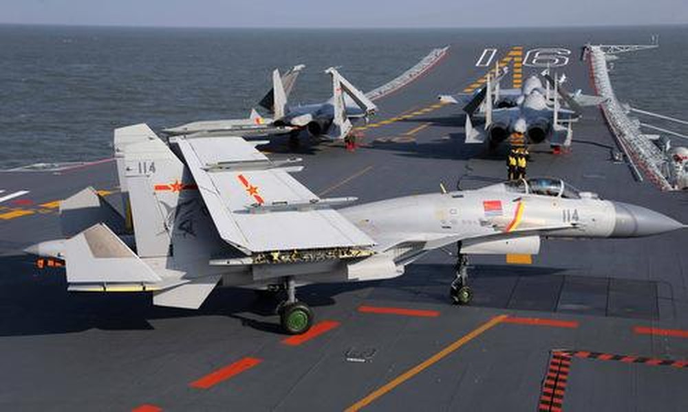 Trung Quốc tốn hàng tỷ USD nhưng ‘cá mập bay’ J-15 chỉ là bản sao lỗi của Su-33?