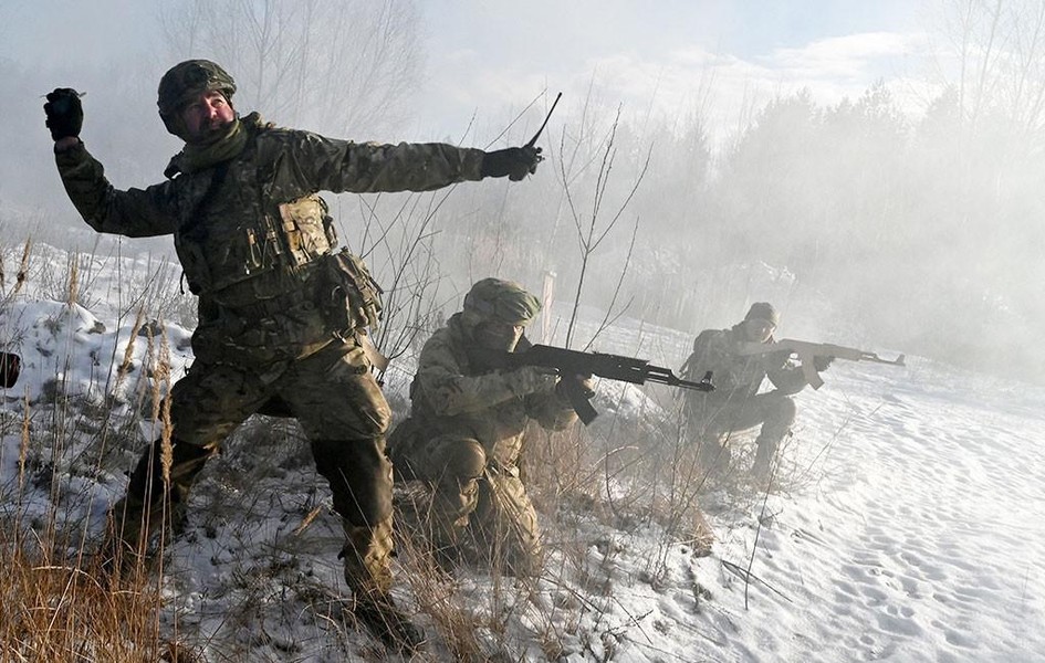 Quân đội Ukraine khó lòng cầm cự trước Nga quá 6 giờ?