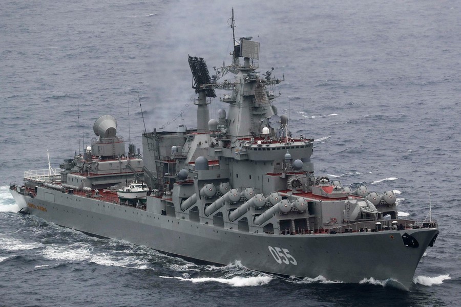 Vì sao tuần dương hạm Moskva khổng lồ lại chìm quá nhanh sau vụ cháy?