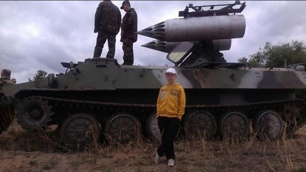 Ukraine tung tổ hợp pháo phản lực tự chế từ rocket hàng không vào chiến trường Donbass