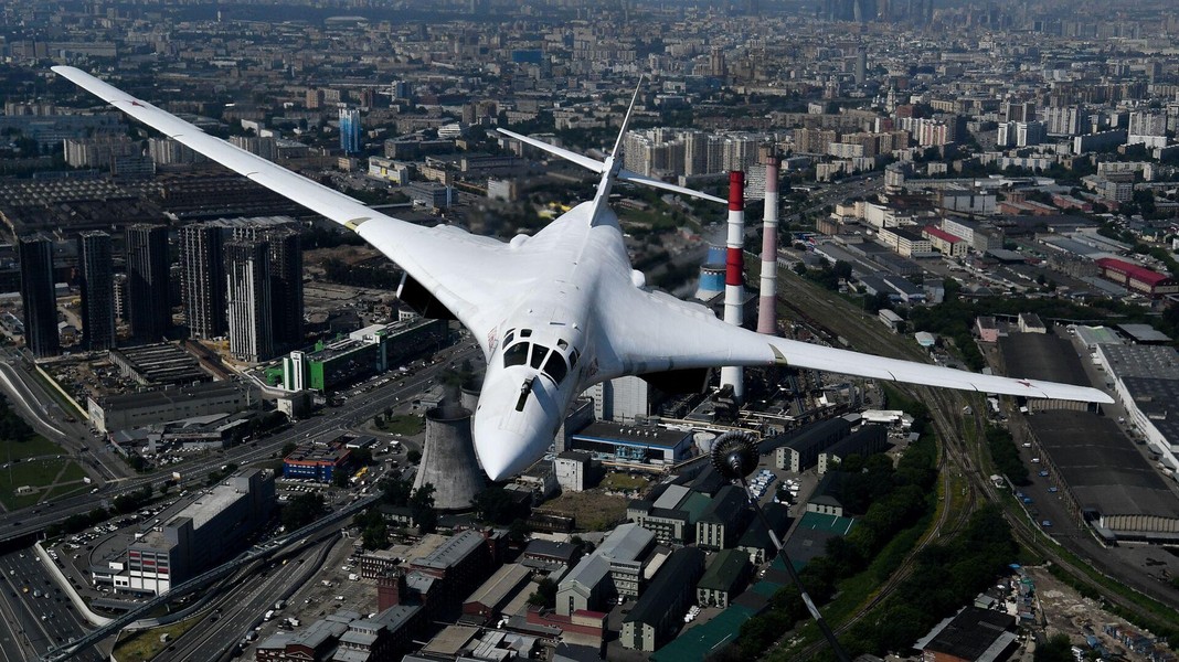 Vì sao Mỹ đặc biệt căm ghét máy bay ném bom Tu-160 của Nga?