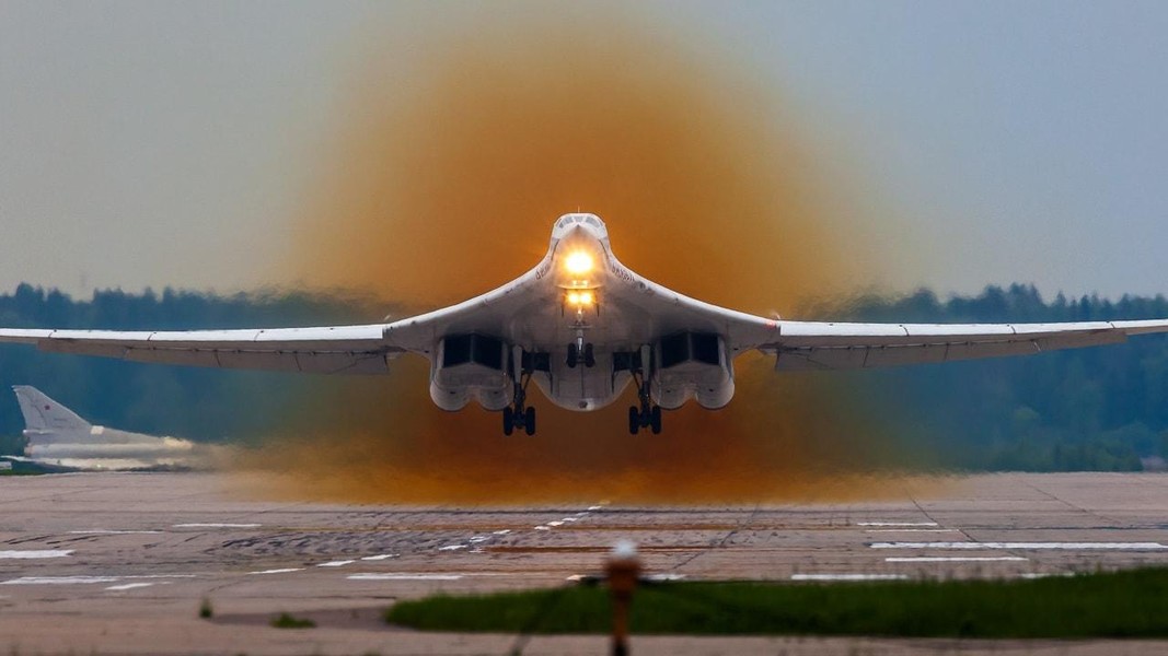 Vì sao Mỹ đặc biệt căm ghét máy bay ném bom Tu-160 của Nga?