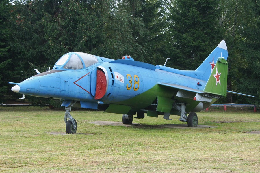 Tiêm kích cất hạ cánh thẳng đứng Yak-38 - Câu trả lời thất bại của Liên Xô trước chiếc Harrier Anh
