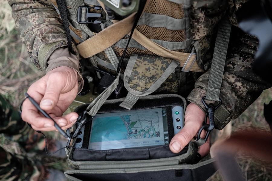 Thiếu tướng Nga nhấn mạnh 'chế độ chiến đấu trực tuyến' của tổ hợp Sagittarius-M ở Ukraine