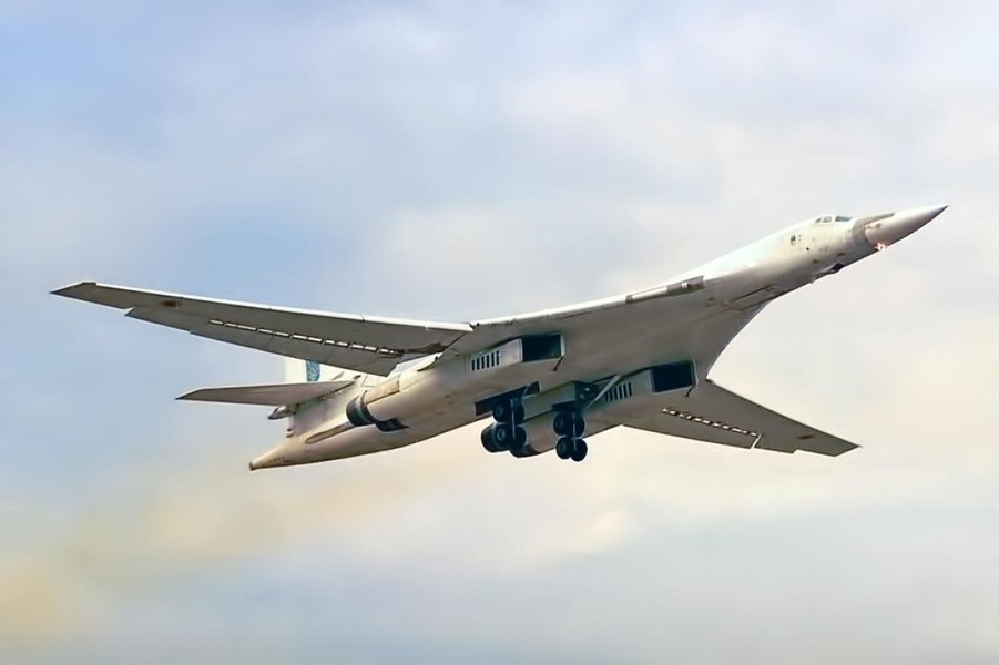 Vì sao Không quân Mỹ 'ớn lạnh' trước oanh tạc cơ Tu-160 của Nga?