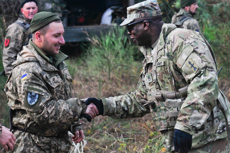 Mỹ bất ngờ thông qua khoản viện trợ bổ sung cực lớn cho Ukraine