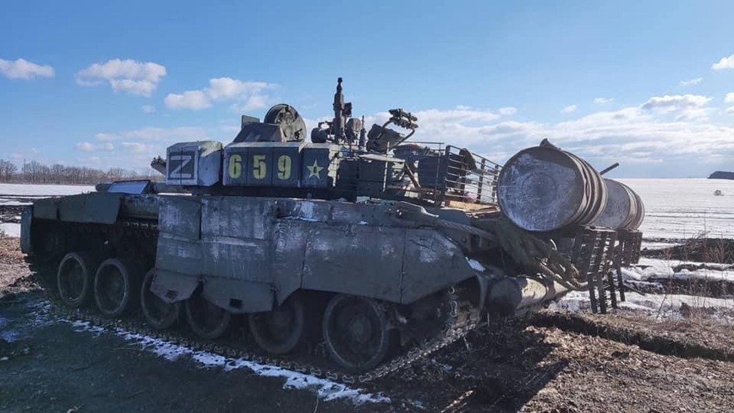 Xe tăng T-80BVM chiến lợi phẩm của Ukraine phá hủy gần 30 phương tiện cơ giới Nga