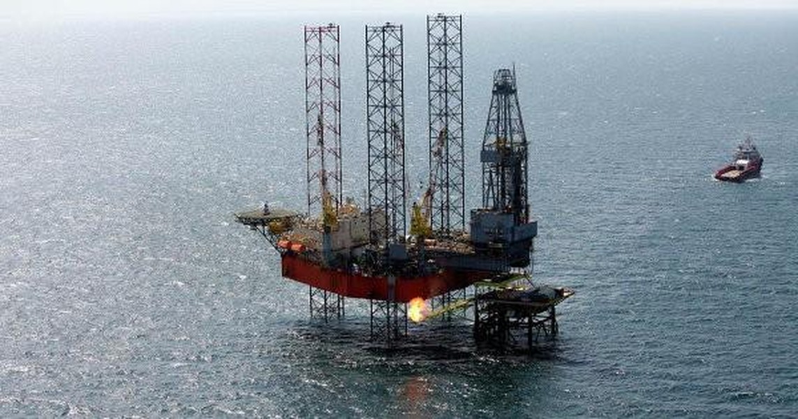 Không quân Ukraine vừa phá hủy 3 giàn khoan dầu của Nga tại Biển Đen?