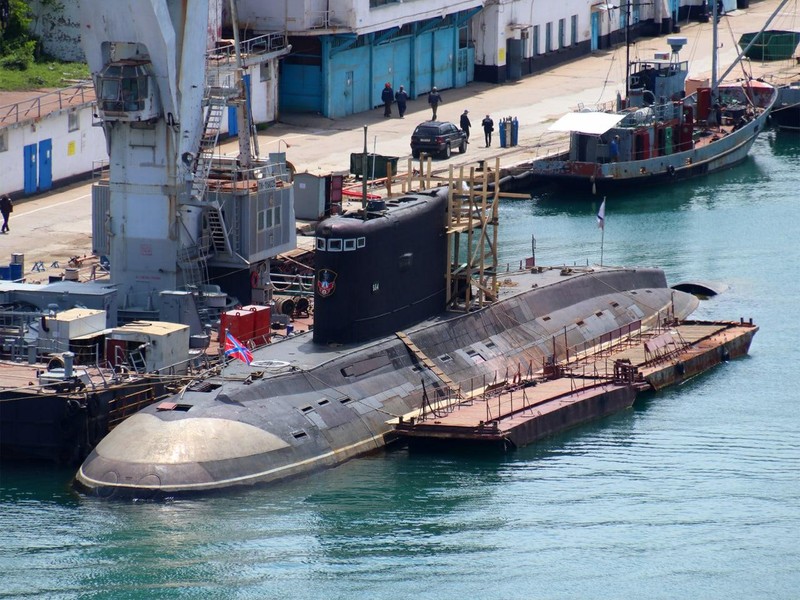 Tàu ngầm Kilo bất thường nhất của Nga sẵn sàng trở lại tấn công Ukraine
