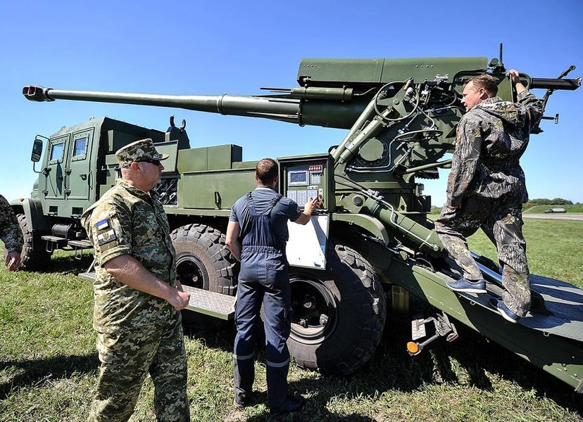 Pháo tự hành Bogdana Ukraine thể hiện sức mạnh khiến quân đội Nga phải rút khỏi Đảo Rắn?