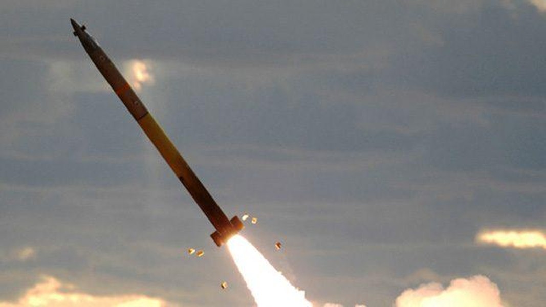 Ukraine sắp bắn hết... hàng chục ngàn tên lửa GMLRS trong kho dự trữ của Mỹ?