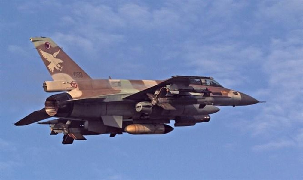 Israel xác nhận tiêm kích F-16 lần đầu bị tên lửa S-300 Syria tấn công