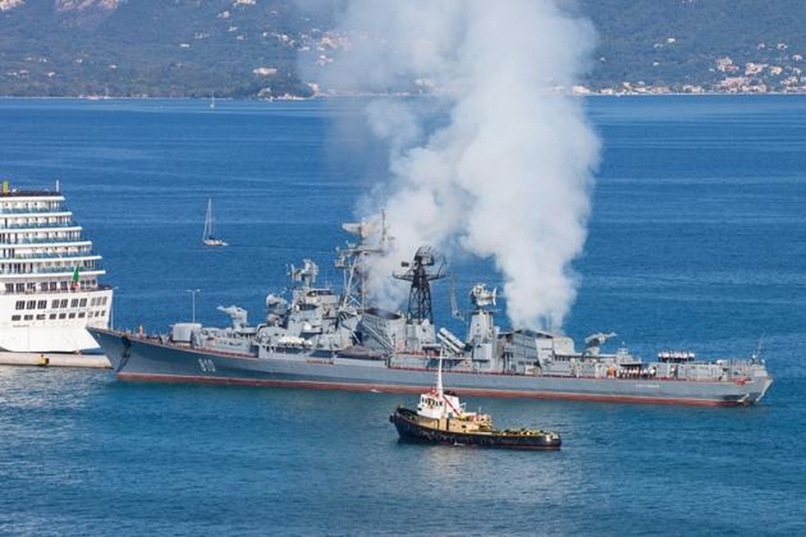 Máy bay không người lái bí ẩn tấn công trụ sở Hạm đội Biển Đen ở Sevastopol