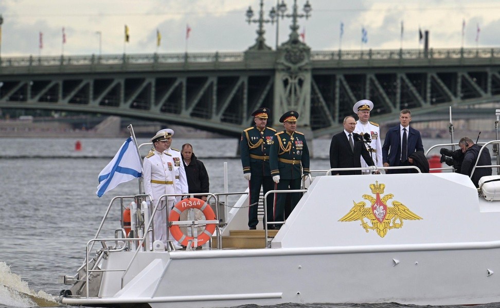 Thông điệp ẩn dành cho Ukraine trong bài phát biểu Ngày Hải quân của ông Putin