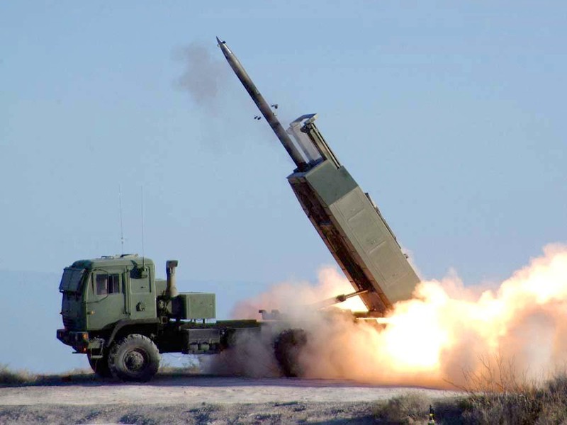 Ukraine sắp nhận hàng ngàn tên lửa GMLRS cho HIMARS?
