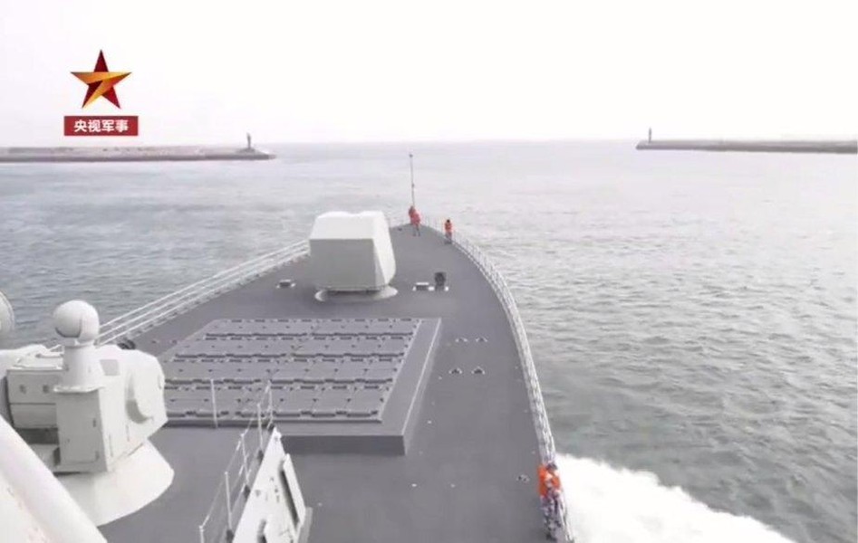 Khu trục hạm Type 055 mạnh nhất Trung Quốc bất ngờ áp sát đảo Đài Loan