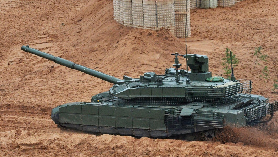 Quân đội Nga tung hàng loạt xe tăng T-90M và thiết giáp BREM-1M vào chiến trường Ukraine