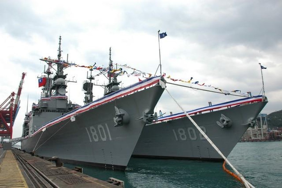 Hải quân vùng lãnh thổ Đài Loan tung khu trục hạm mạnh nhất kèm sát tàu chiến Trung Quốc đại lục
