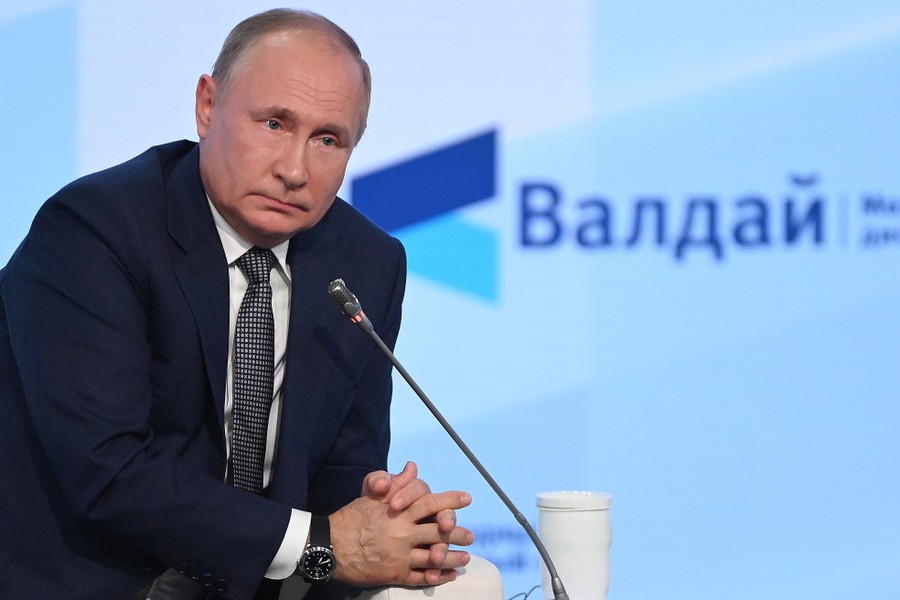 Tổng thống Putin khiến phương Tây bối rối với 5 câu hỏi hóc búa