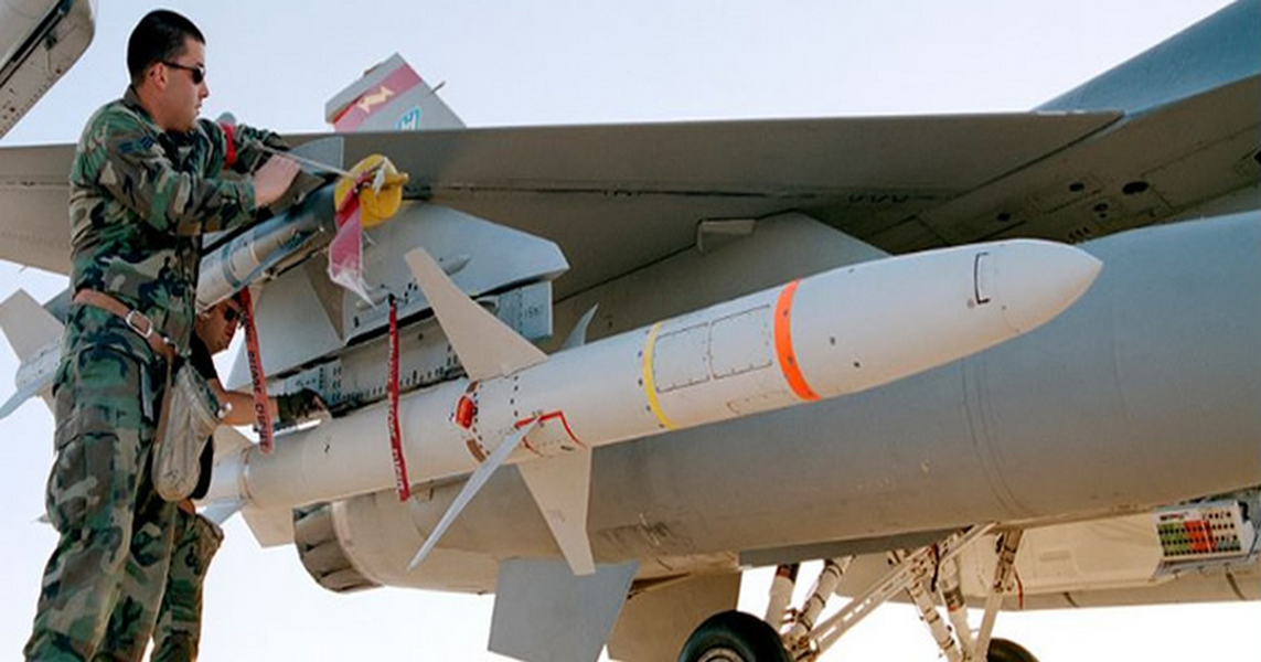Nghi vấn Ukraine dùng tên lửa HARM 'dọn đường' cho cuộc tấn công căn cứ Saki