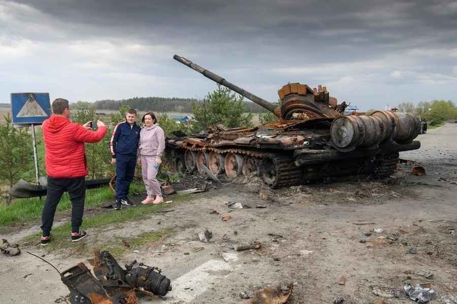 Quân đội Ukraine phản công chậm song dần tái chiếm một số ngôi làng