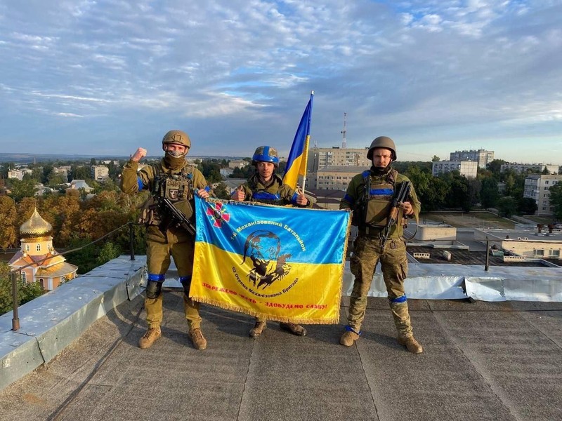 Quân đội Ukraine tái chiếm Izyum, giải phóng toàn bộ Kharkiv