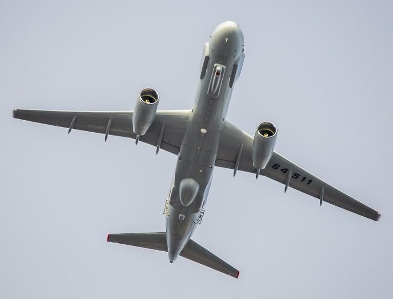 Nga tung máy bay trinh sát bí ẩn Tu-214R vào xung đột Ukraine