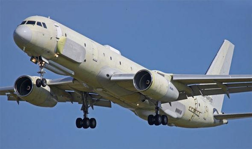 Nga tung máy bay trinh sát bí ẩn Tu-214R vào xung đột Ukraine
