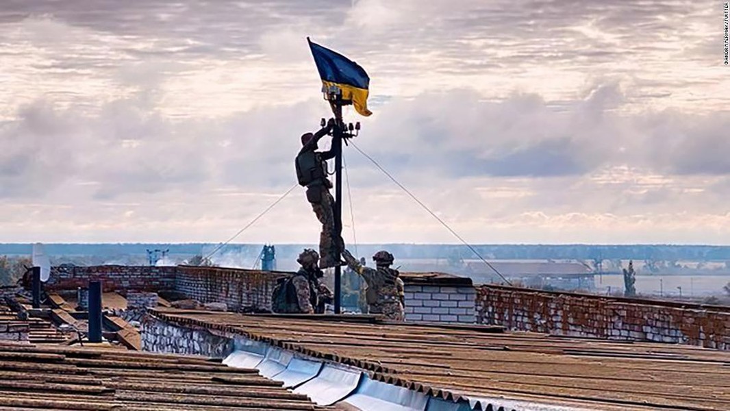 Quân đội Ukraine bất ngờ rút khỏi một số vị trí ở khu vực Kherson