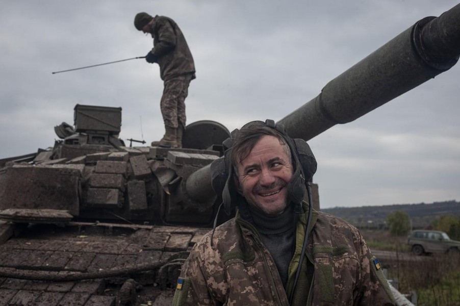 Ukraine nói gì về xe tăng Abrams, tiêm kích F-16 và vai trò của Mỹ?